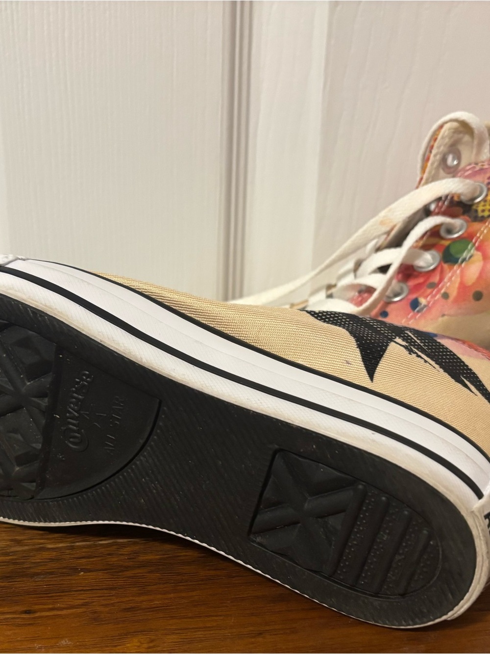 Converse Floral High-Top Sneakers. Women Size 8. New. - Picture 2 of 3